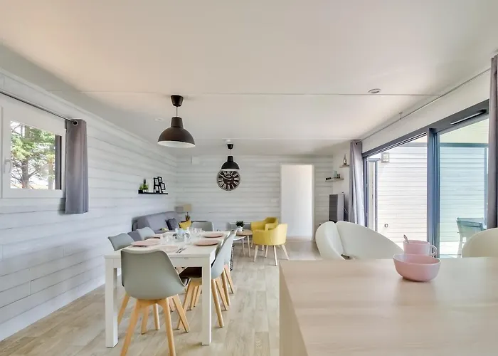 Pour 8 Dans Avec Piscine Chauffee Σαλέ