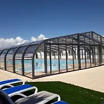 Pour 8 Dans Avec Piscine Chauffee شاليه